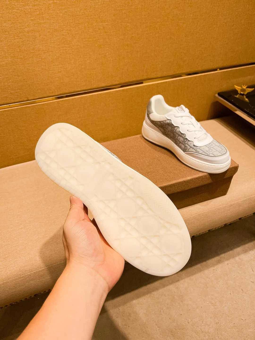 Men's shoes 💰 440💰【Dior】🔥Men's high-end brand of shoes official website 1:1 latest masterpiece: the upper is made of Italian imported first-layer cowhide with a comfortable and breathable lining➕original non-slip and wear-resistant outsole🔥, making walking more convenient and comfortable! An exclusive new model, a stunning work, a beautiful 1:1 replica [color] compared to the official quality! Create a fashionable personality to set off your uniqueness! A must-have for trendy men! Classic 🔥Size: 38-44 Color: 🔥 2⃣️colors available🔥